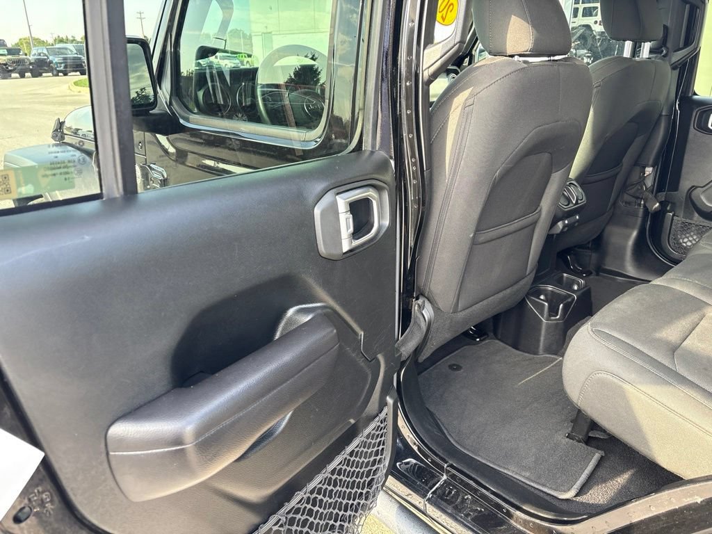 Used 2018 Jeep Wrangler Unlimited Sport S AWD/4WD image 16