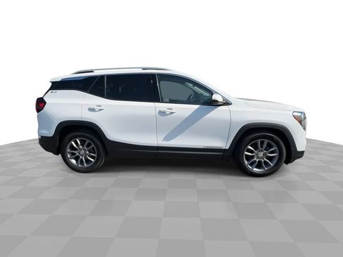 Used 2022 GMC Terrain SLT w/ Tech Package FWD image 2