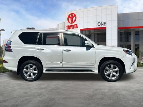 Used 2017 Lexus GX 460 w/ Navigation Package AWD/4WD image 3