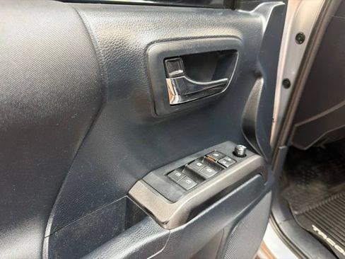 Used 2019 Toyota Tacoma TRD Off-Road AWD/4WD image 21