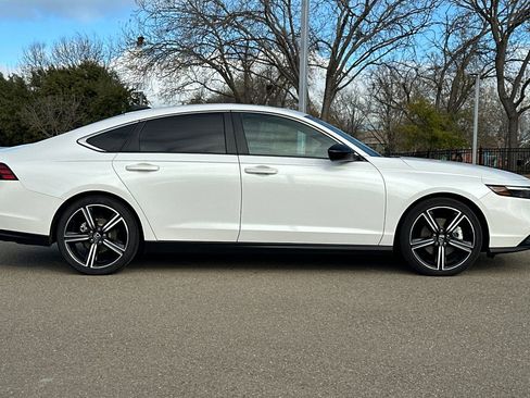 Used 2023 Honda Accord Sport image 3