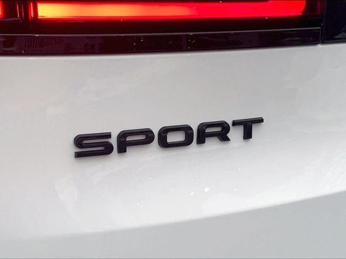 Used 2024 Land Rover Range Rover Sport SE image 9