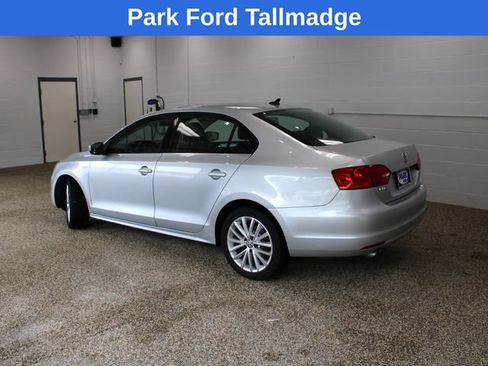 Used 2012 Volkswagen Jetta SEL FWD image 2