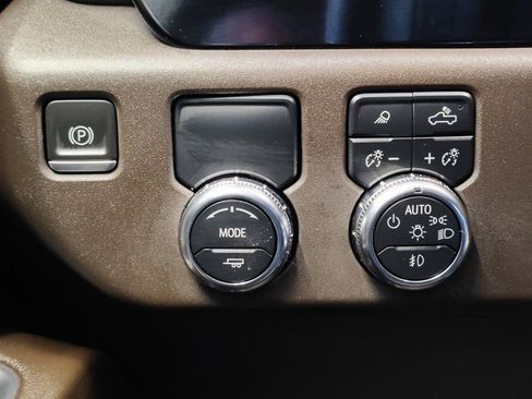 Used 2024 GMC Sierra 1500 SLT w/ SLT Premium Plus Package image 28