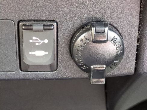 Used 2017 Toyota RAV4 Platinum FWD image 18