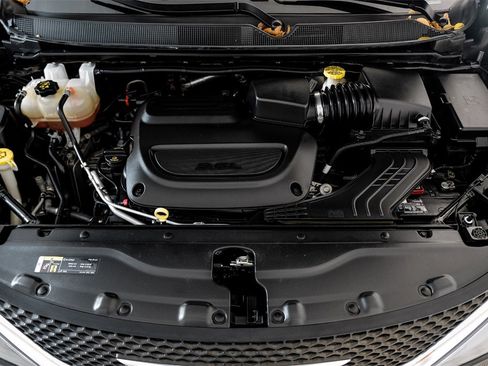 Used 2020 Chrysler Voyager Lxi image 49