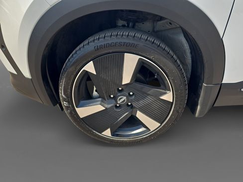 Used 2025 Nissan Kicks SR w/ Illumination Package FWD image 9