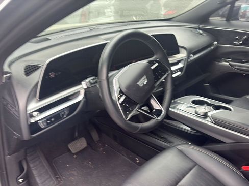 Used 2024 Cadillac Lyriq Luxury AWD/4WD image 5
