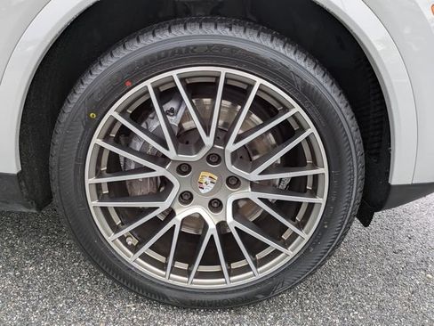 Used 2022 Porsche Cayenne AWD/4WD image 11