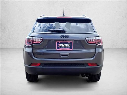 Used 2019 Jeep Compass Latitude AWD/4WD image 3