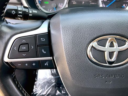 Used 2023 Toyota Highlander XLE AWD/4WD image 24
