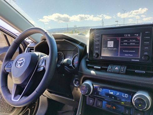 Used 2021 Toyota RAV4 XLE Premium image 16