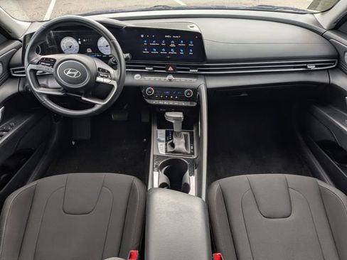 Used 2025 Hyundai Elantra SEL FWD image 15