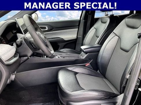 Used 2024 Jeep Compass Latitude image 20