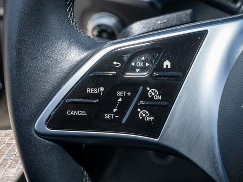 Used 2025 Mercedes-Benz C 300 Sedan image 31