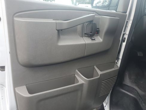 Used 2018 GMC Savana 3500 LT w/ LT Preferred Equipment Group image 8