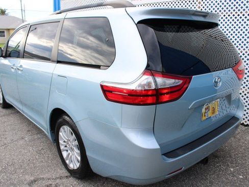 Used 2017 Toyota Sienna XLE FWD image 6