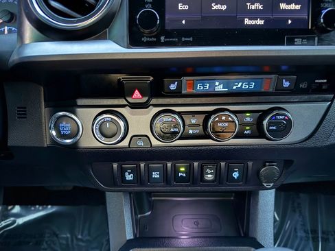 Used 2017 Toyota Tacoma TRD Off-Road AWD/4WD image 36
