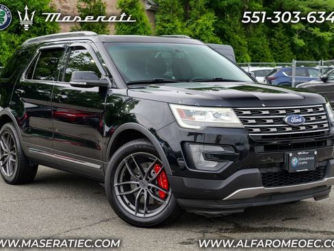 Used 2017 Ford Explorer XLT w/ Equipment Group 202A AWD/4WD image 1