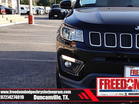 Used 2018 Jeep Compass Latitude FWD image 44
