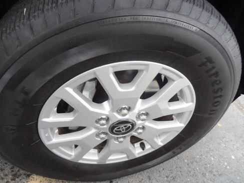 Used 2024 Toyota Tacoma SR5 AWD/4WD image 18