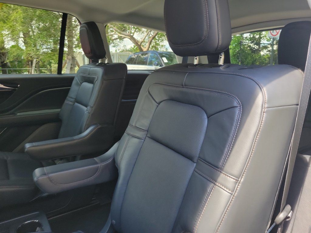 Used 2025 Lincoln Aviator Reserve w/ Jet Appearance Package RWD image 14