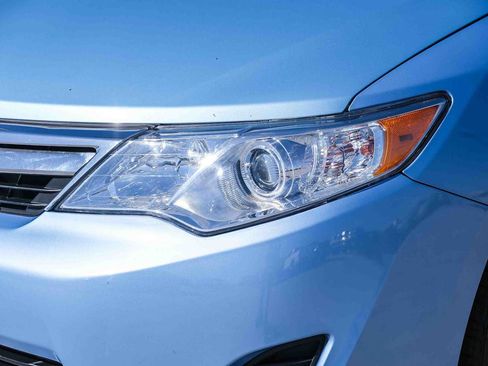Used 2013 Toyota Camry LE FWD image 12