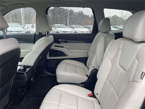 Certified 2024 Kia Telluride EX w/ EX Captain's Chair Package image 27