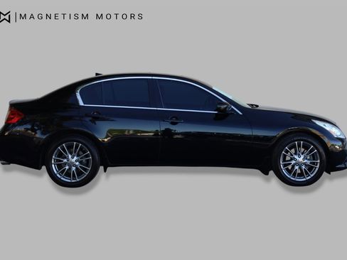 Used 2013 INFINITI G37 Journey w/ Premium Pkg image 2