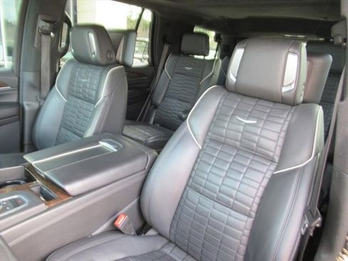 Used 2021 Cadillac Escalade Sport Platinum w/ LPO, ONYX Package image 16