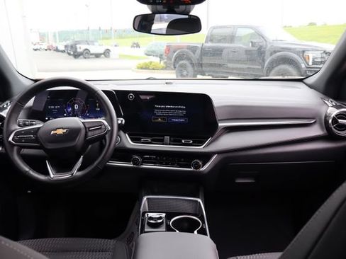 Used 2026 Chevrolet Equinox LT AWD/4WD image 31