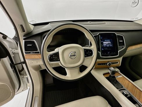 Used 2022 Volvo XC90 T6 Momentum w/ Advanced Package AWD/4WD image 12