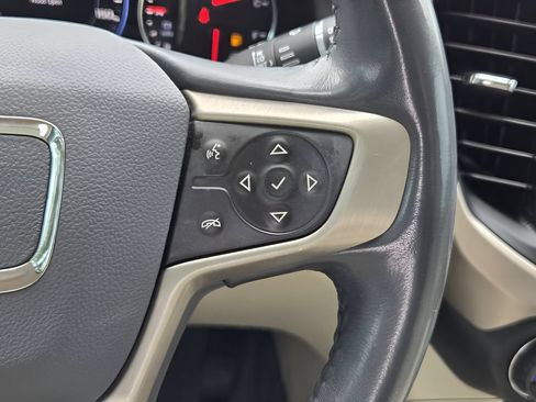 Used 2020 GMC Acadia Denali w/ Technology Package FWD image 26