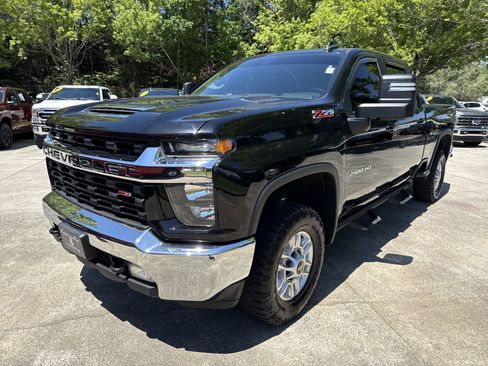Used 2022 Chevrolet Silverado 2500 LT w/ Convenience Package AWD/4WD image 3