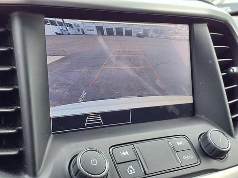 Used 2023 GMC Acadia SLE w/ Driver Convenience Package FWD image 3