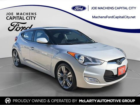 Used 2017 Hyundai Veloster Value Edition FWD image 1