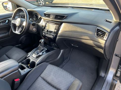 Used 2019 Nissan Rogue SV w/ Premium Package image 9