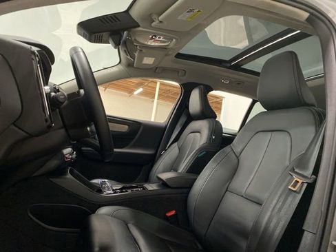 Used 2025 Volvo XC40 B5 Plus AWD/4WD image 29