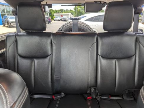 Used 2016 Jeep Wrangler Unlimited Sahara w/ Connectivity Group AWD/4WD image 16