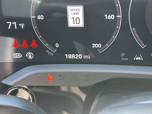 Used 2023 Porsche Taycan 4S image 19