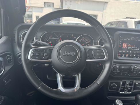 Used 2019 Jeep Wrangler Unlimited Sahara AWD/4WD image 12