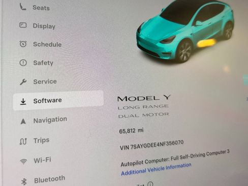 Used 2022 Tesla Model Y Long Range image 25