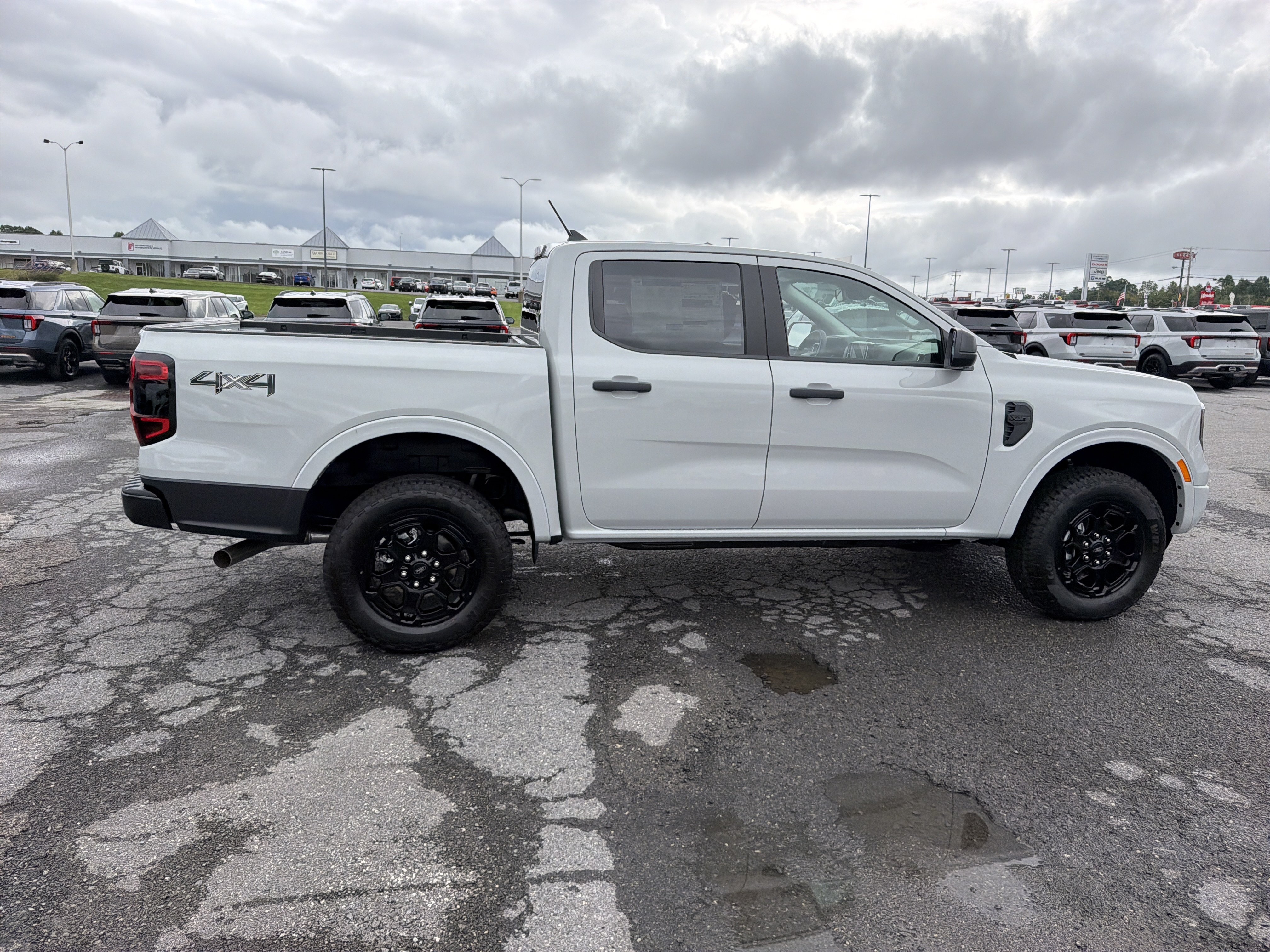 New 2026 Ford Ranger XLT w/ Black Appearance Package AWD/4WD image 3