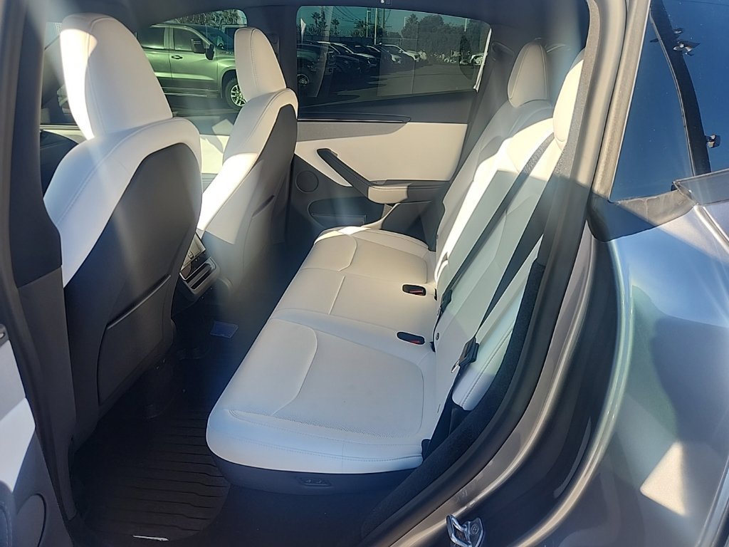 Used 2026 Tesla Model Y Long Range RWD image 19