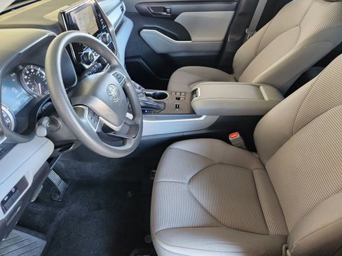Used 2023 Toyota Highlander L image 14