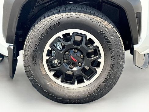 Used 2025 Toyota 4Runner TRD Off-Road Premium AWD/4WD image 31