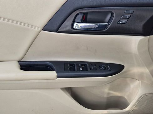 Used 2015 Honda Accord Touring image 30