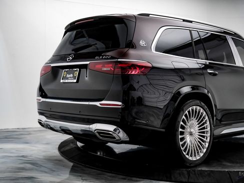 Used 2024 Mercedes-Benz Maybach GLS 600 4MATIC image 12