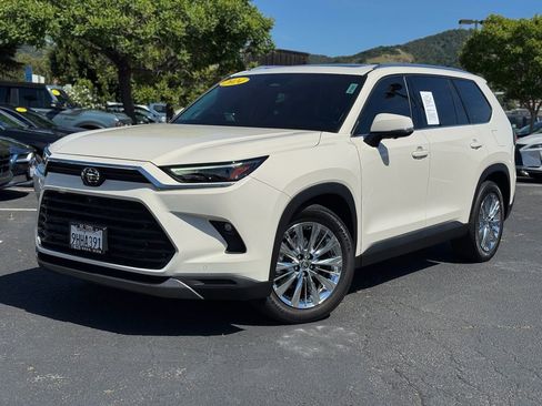 Used 2024 Toyota Grand Highlander Platinum image 2