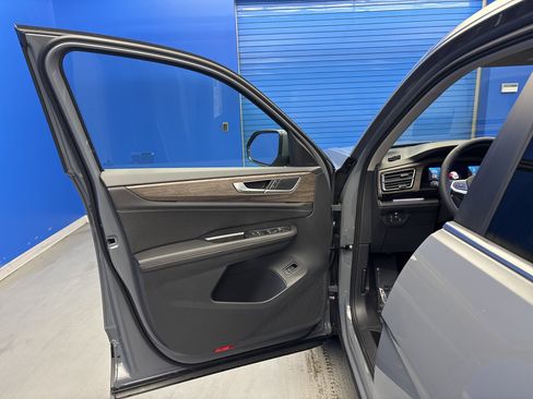 New 2026 Volkswagen Atlas SEL image 9